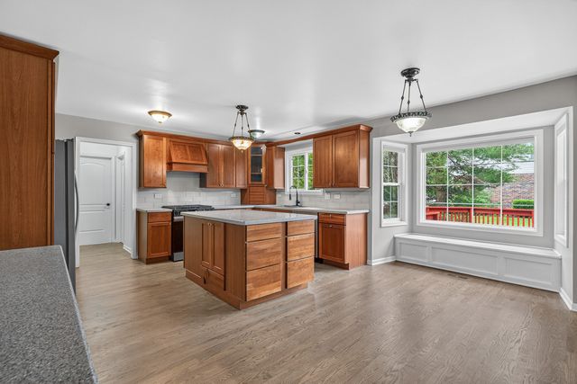 8415 Country Club Lane, Orland Park, IL 60462