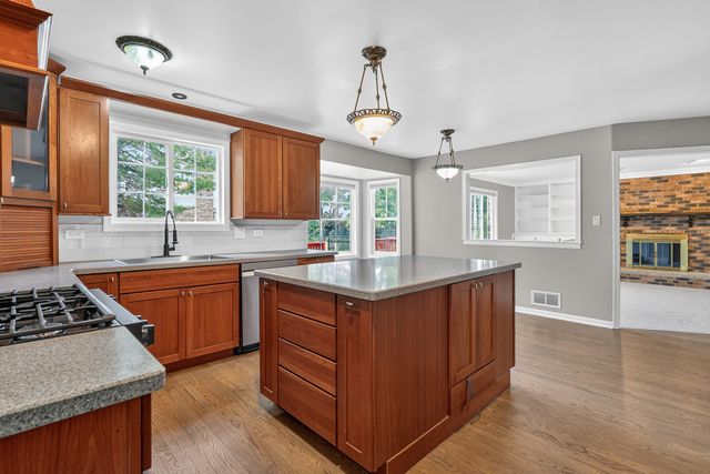 8415 Country Club Lane, Orland Park, IL 60462