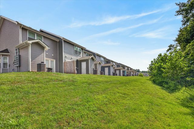 223 Woodland Valley Ln, Clarksville, TN 37040