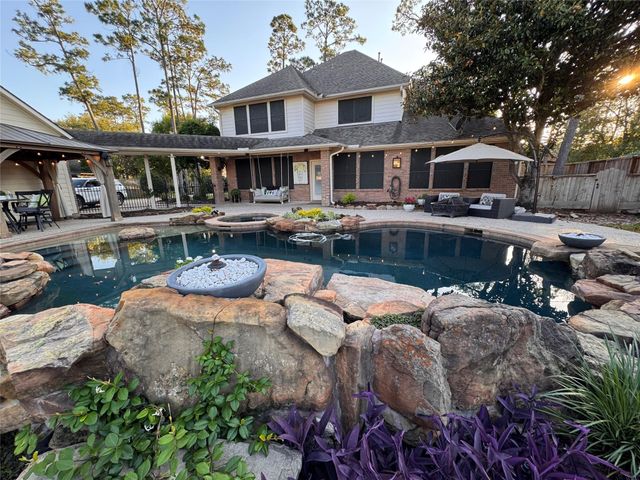 1011 Oak Park Lane, Friendswood, TX 77546