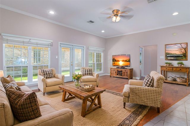 668 Sagewood PKWY, Seguin, TX 78155