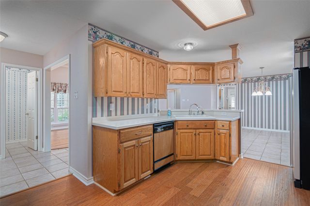 668 Sagewood PKWY, Seguin, TX 78155
