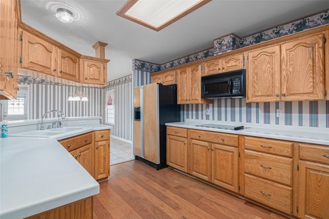 668 Sagewood PKWY, Seguin, TX 78155