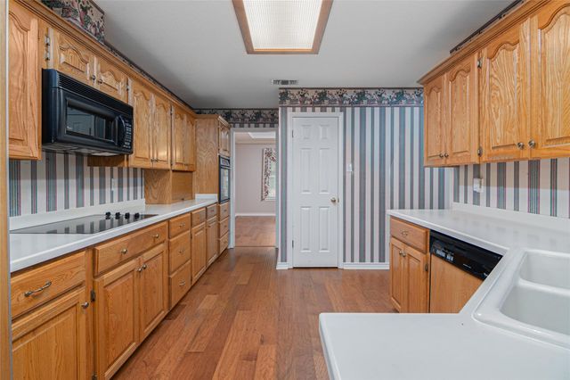 668 Sagewood PKWY, Seguin, TX 78155
