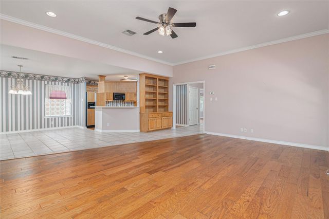 668 Sagewood PKWY, Seguin, TX 78155