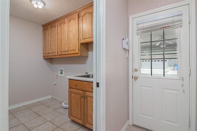 668 Sagewood PKWY, Seguin, TX 78155