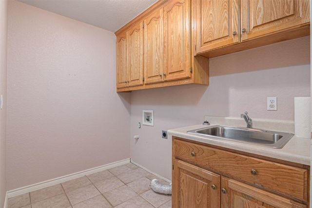 668 Sagewood PKWY, Seguin, TX 78155