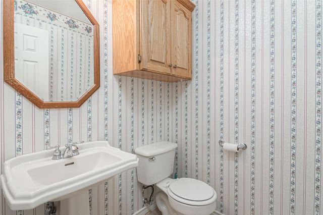 668 Sagewood PKWY, Seguin, TX 78155