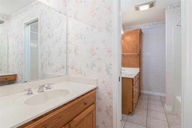 668 Sagewood PKWY, Seguin, TX 78155