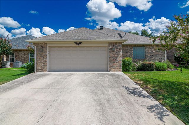 668 Sagewood PKWY, Seguin, TX 78155
