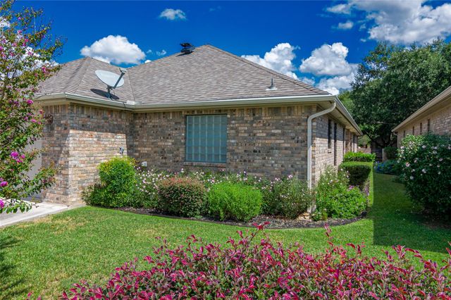 668 Sagewood PKWY, Seguin, TX 78155