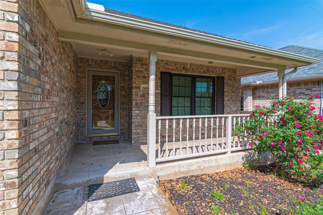 668 Sagewood PKWY, Seguin, TX 78155