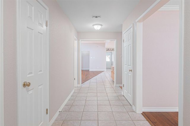 668 Sagewood PKWY, Seguin, TX 78155