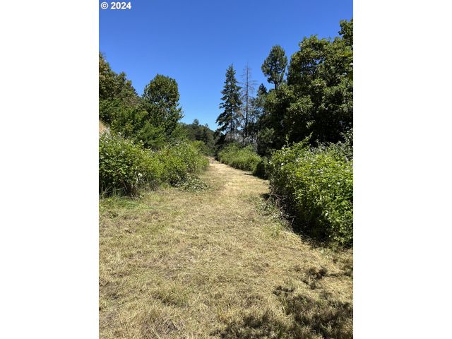 130 Nw MAKAH Ct, Roseburg, OR 97470