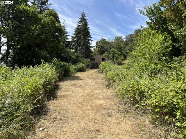 130 Nw MAKAH Ct, Roseburg, OR 97470