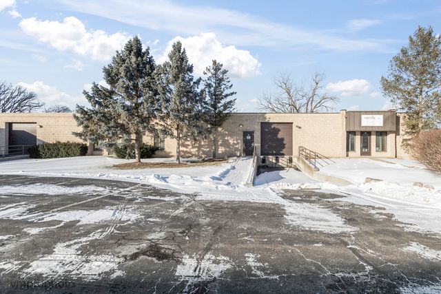 22290 N Hillview Drive 4A-B, Lake Barrington, IL 60010