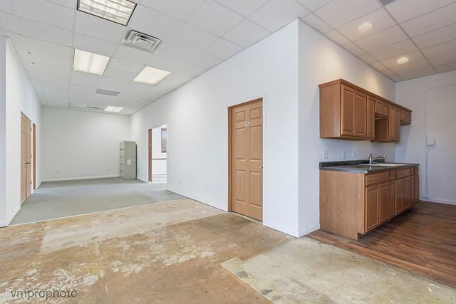 22290 N Hillview Drive 4A-B, Lake Barrington, IL 60010