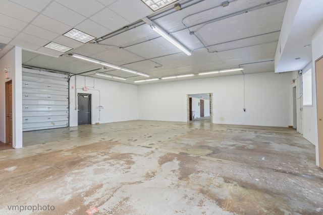 22290 N Hillview Drive 4A-B, Lake Barrington, IL 60010