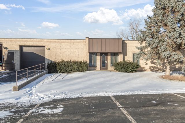 22290 N Hillview Drive 4A-B, Lake Barrington, IL 60010