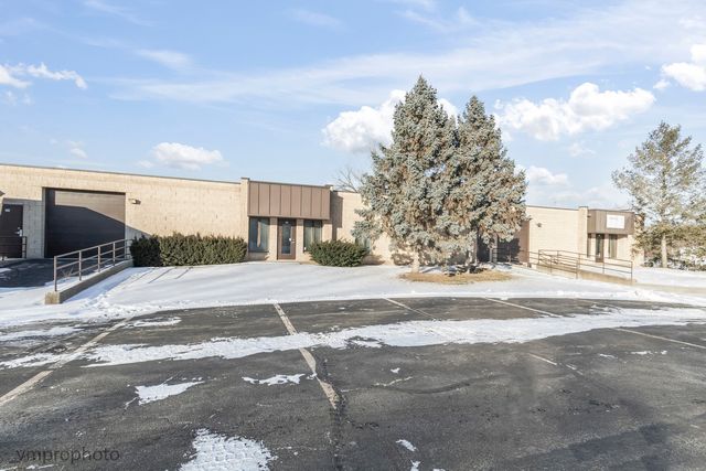 22290 N Hillview Drive 4A-B, Lake Barrington, IL 60010