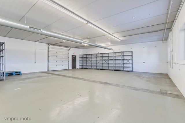 22290 N Hillview Drive 4A-B, Lake Barrington, IL 60010