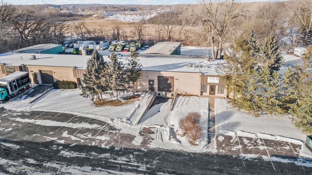 22290 N Hillview Drive 4A-B, Lake Barrington, IL 60010