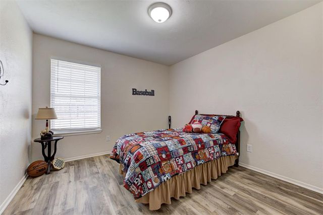 541 NW 169th Street, Edmond, OK 73012