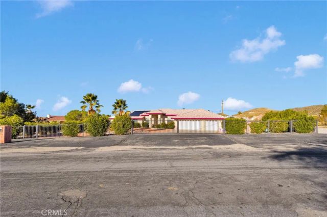16460 Malahat Road, Apple Valley, CA 92307