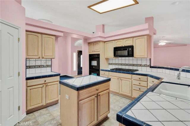 16460 Malahat Road, Apple Valley, CA 92307