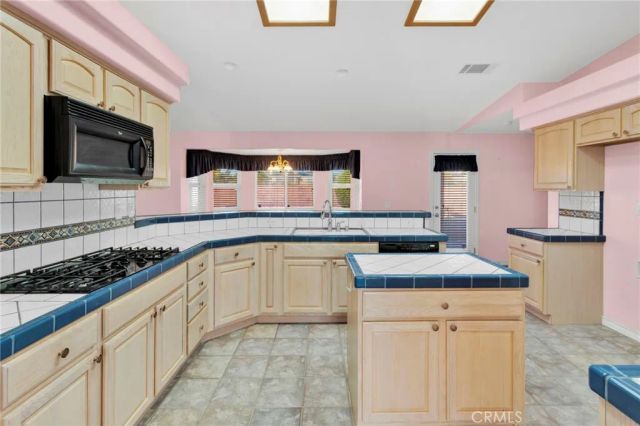 16460 Malahat Road, Apple Valley, CA 92307