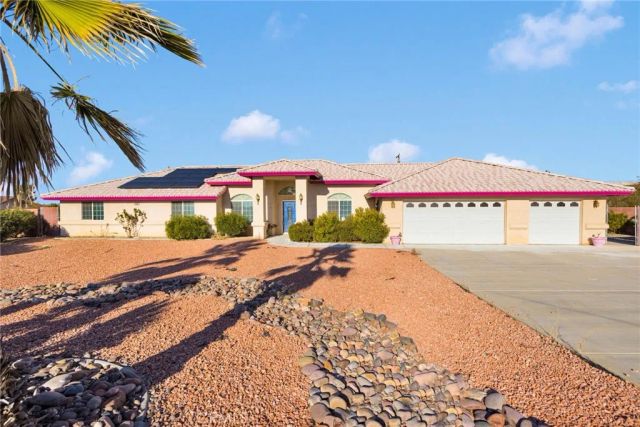 16460 Malahat Road, Apple Valley, CA 92307