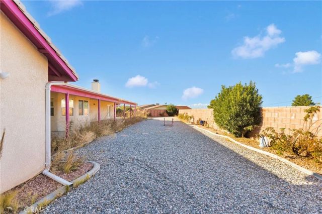 16460 Malahat Road, Apple Valley, CA 92307