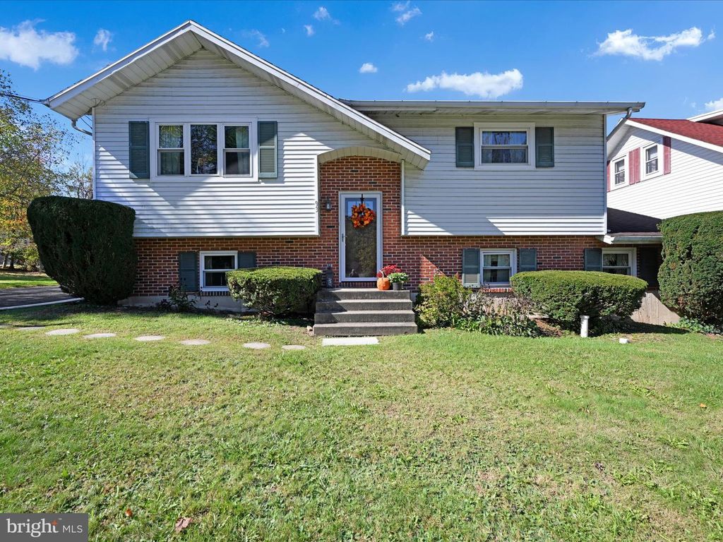 93 WASHINGTON ST, Middleport, PA 17953