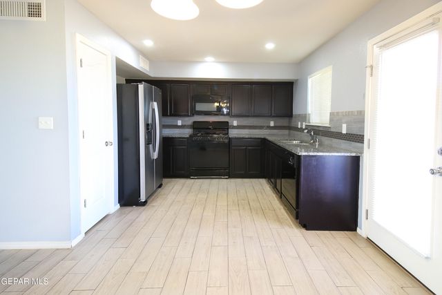 14693 Friesian Trail, El Paso, TX 79938