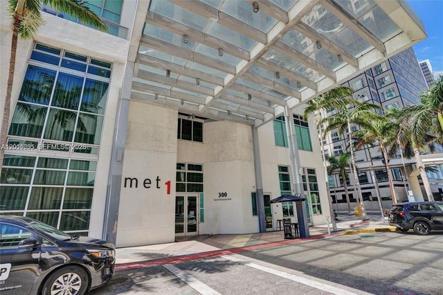 300 S Biscayne Blvd T-3004, Miami, FL 33131