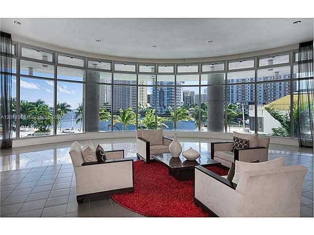 300 S Biscayne Blvd T-3004, Miami, FL 33131