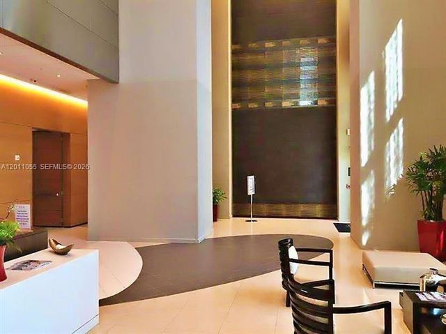 300 S Biscayne Blvd T-3004, Miami, FL 33131