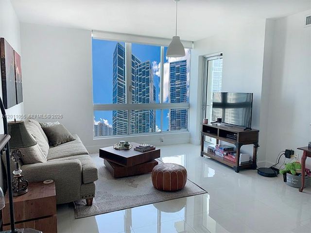 300 S Biscayne Blvd T-3004, Miami, FL 33131