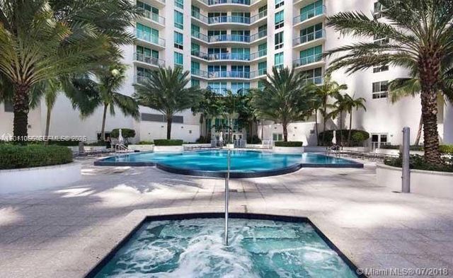300 S Biscayne Blvd T-3004, Miami, FL 33131