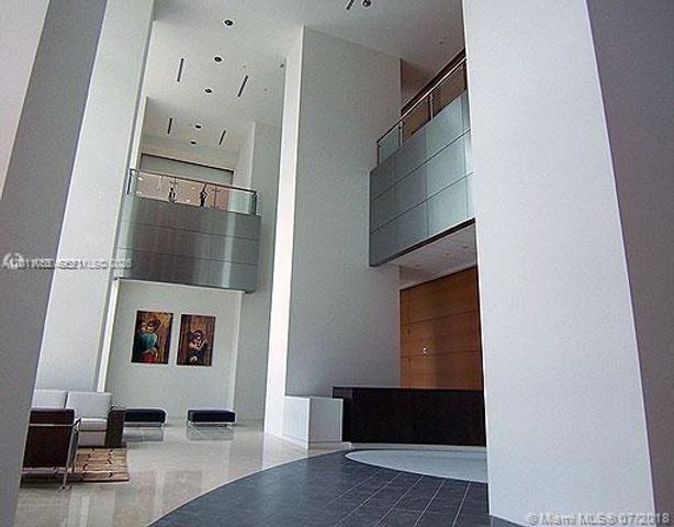 300 S Biscayne Blvd T-3004, Miami, FL 33131