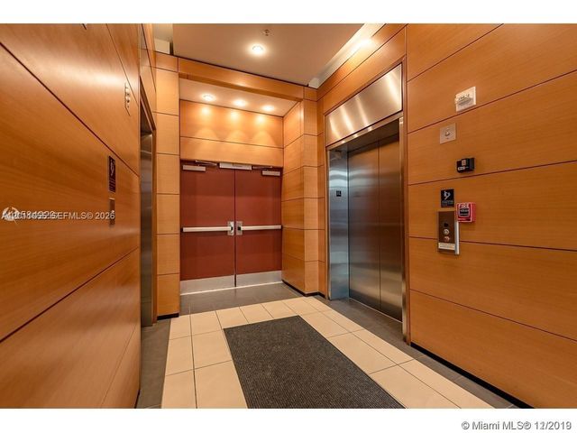 300 S Biscayne Blvd T-3004, Miami, FL 33131