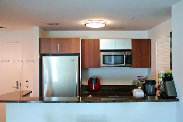 300 S Biscayne Blvd T-3004, Miami, FL 33131