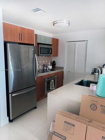 300 S Biscayne Blvd T-3004, Miami, FL 33131