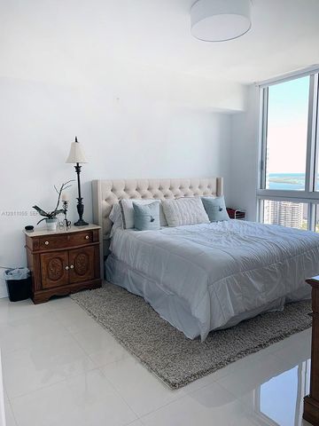 300 S Biscayne Blvd T-3004, Miami, FL 33131