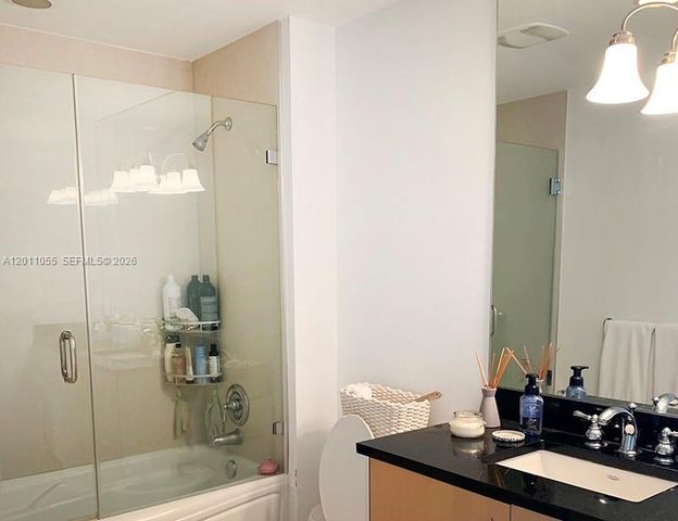 300 S Biscayne Blvd T-3004, Miami, FL 33131