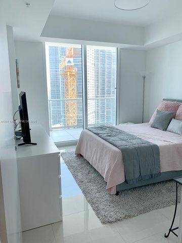 300 S Biscayne Blvd T-3004, Miami, FL 33131