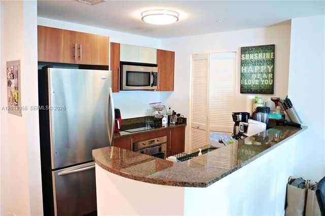 300 S Biscayne Blvd T-3004, Miami, FL 33131
