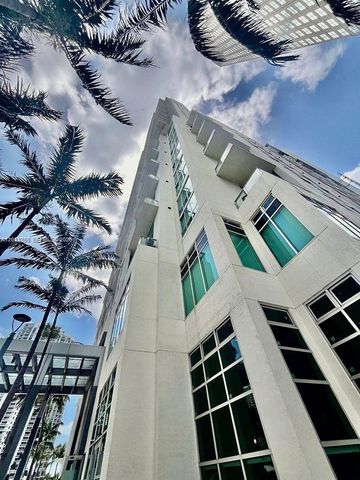 300 S Biscayne Blvd T-3004, Miami, FL 33131