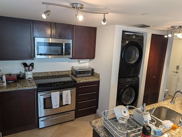 7600 Collins Ave 712, Miami Beach, FL 33141