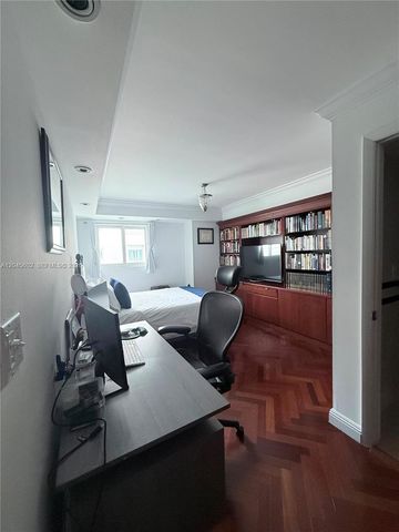 7600 Collins Ave 712, Miami Beach, FL 33141